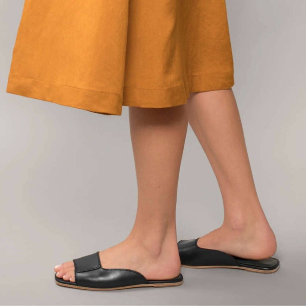 New Wilder Maude Black Slide Sandal Size 8